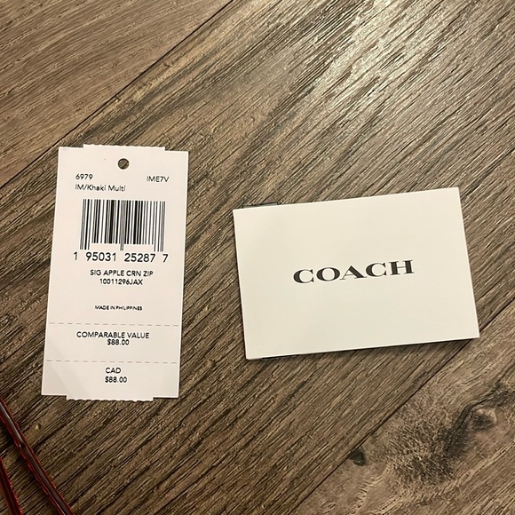 Coach Corner Zip Wristlet With Apple Print - Picture 7 of 7